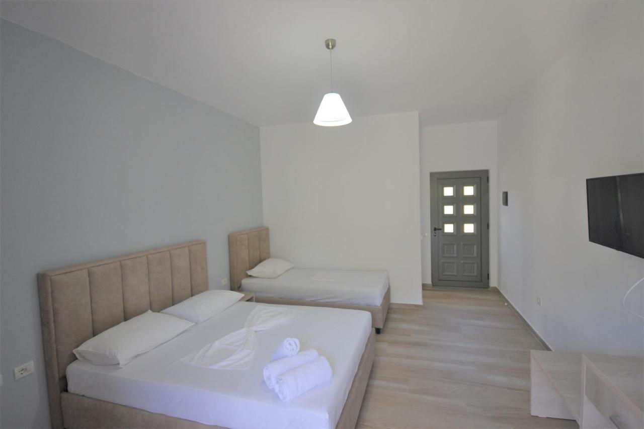 Bujtina Eleni Hotel Himarë Eksteriør billede